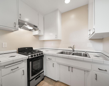 761 E Orange Grove Boulevard - Photo Thumbnail 3