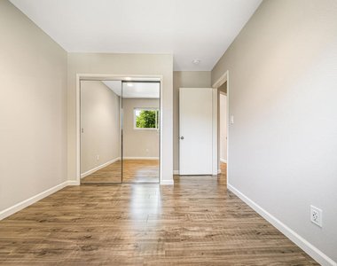 761 E Orange Grove Boulevard - Photo Thumbnail 15