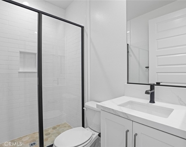 732 Jasper - Photo Thumbnail 18
