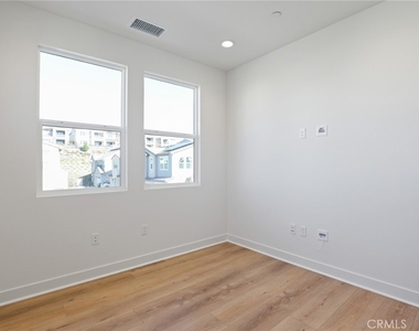 732 Jasper - Photo Thumbnail 19