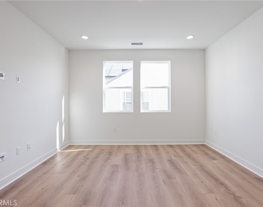 732 Jasper - Photo Thumbnail 21