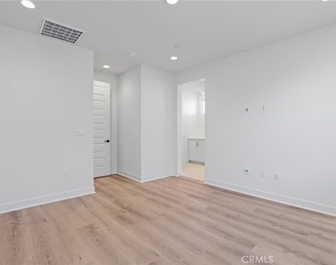 732 Jasper - Photo Thumbnail 23