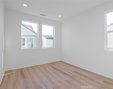 732 Jasper - Photo Thumbnail 27