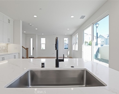 732 Jasper - Photo Thumbnail 15