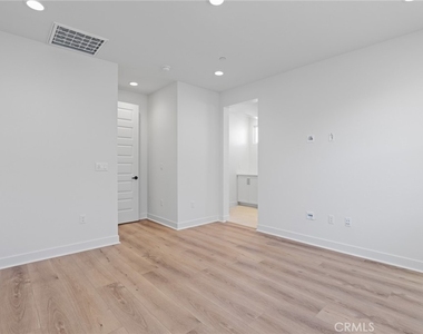 732 Jasper - Photo Thumbnail 22