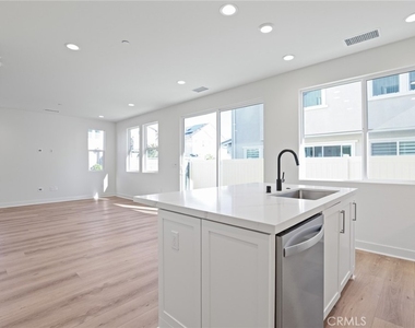 732 Jasper - Photo Thumbnail 14