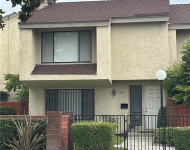 835 W Orangewood - Photo Thumbnail 1