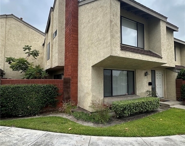 835 W Orangewood - Photo Thumbnail 2
