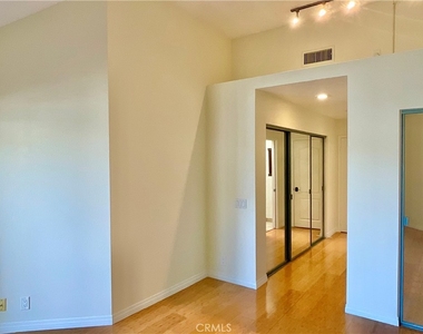 22814 Sailwind Way - Photo Thumbnail 10