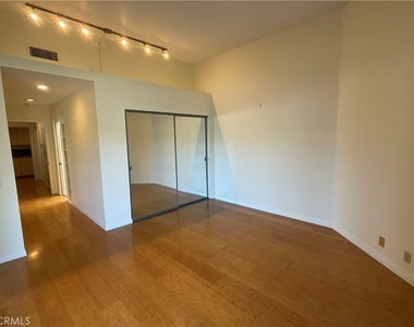 22814 Sailwind Way - Photo Thumbnail 11