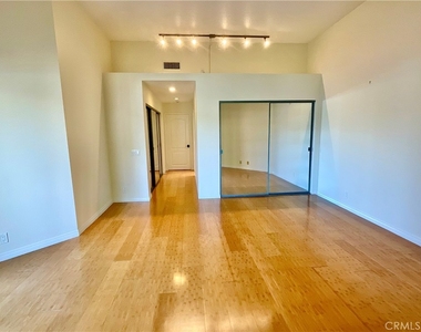 22814 Sailwind Way - Photo Thumbnail 9