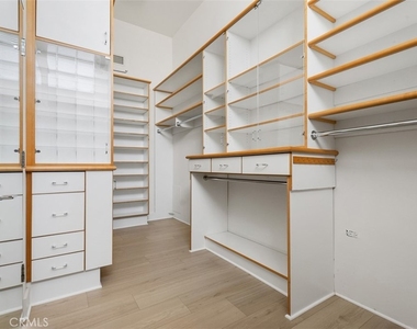 1535 Dolphin Terrace - Photo Thumbnail 13