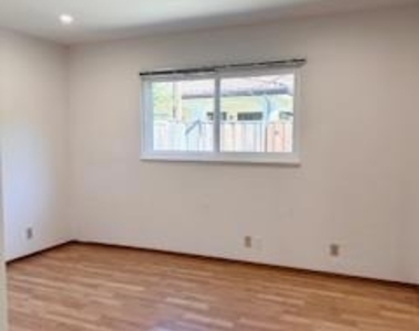 898 Brent Drive - Photo Thumbnail 6
