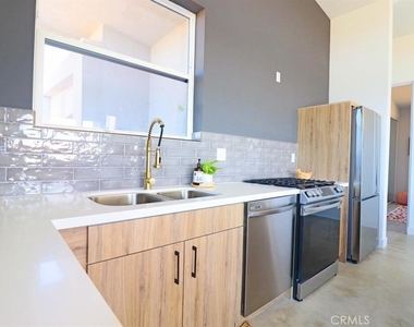 4853 Avenida Del Sol - Photo Thumbnail 5