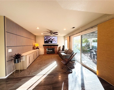 39090 Cattail - Photo Thumbnail 7
