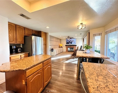 39090 Cattail - Photo Thumbnail 6
