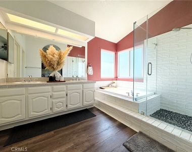 39090 Cattail - Photo Thumbnail 12
