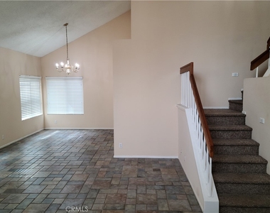 998 Ashford Circle - Photo Thumbnail 1