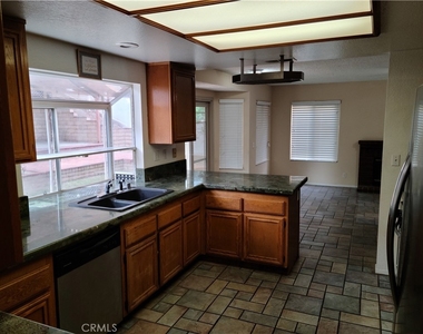 998 Ashford Circle - Photo Thumbnail 3