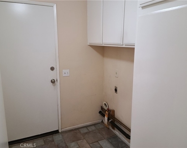 998 Ashford Circle - Photo Thumbnail 8