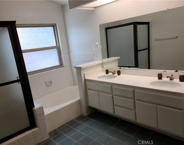 998 Ashford Circle - Photo Thumbnail 11