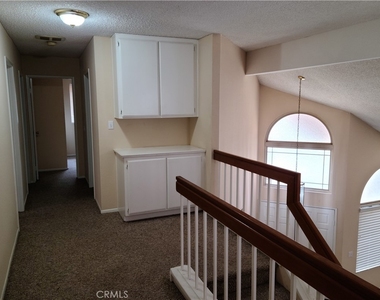 998 Ashford Circle - Photo Thumbnail 9