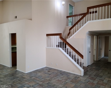 998 Ashford Circle - Photo Thumbnail 2