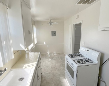 4123 Ocean View Blvd - Photo Thumbnail 4