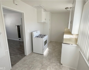 4123 Ocean View Blvd - Photo Thumbnail 2