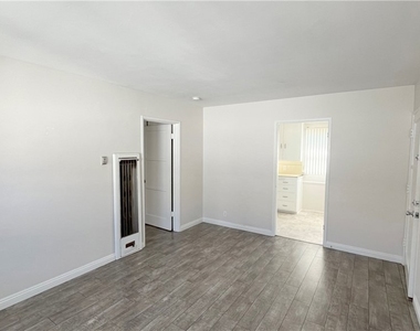 4123 Ocean View Blvd - Photo Thumbnail 6
