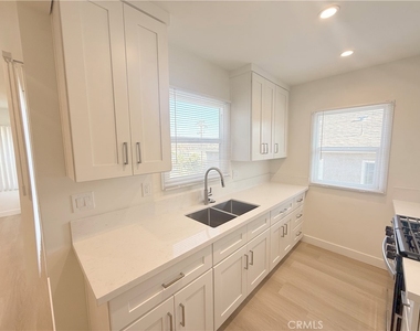 4123 Ocean View Blvd - Photo Thumbnail 7