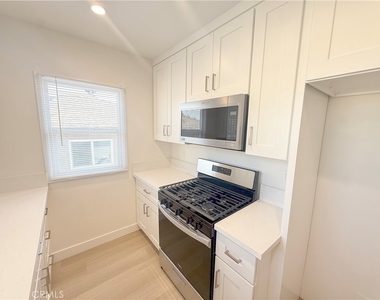 4123 Ocean View Blvd - Photo Thumbnail 8