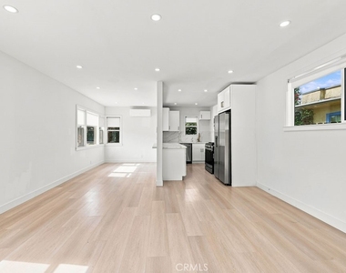1205 Cole Avenue - Photo Thumbnail 2
