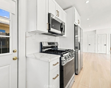 1205 Cole Avenue - Photo Thumbnail 8