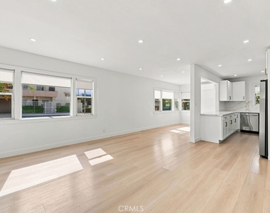 1205 Cole Avenue - Photo Thumbnail 5