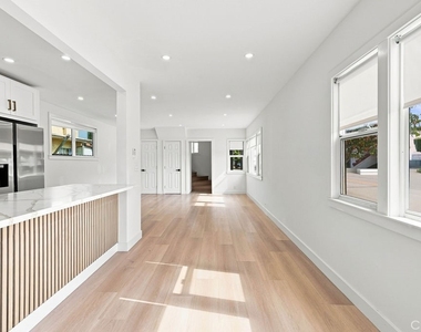 1205 Cole Avenue - Photo Thumbnail 4