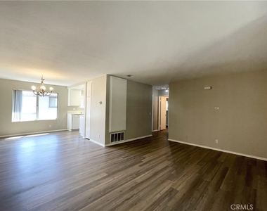 237 Grayson Way - Photo Thumbnail 2