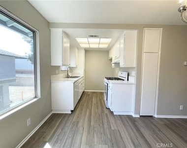 237 Grayson Way - Photo Thumbnail 6
