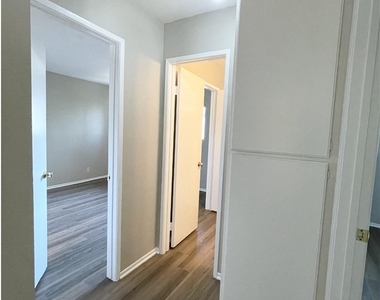 237 Grayson Way - Photo Thumbnail 9