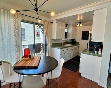 615 E Broadway - Photo Thumbnail 3