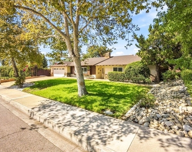 2285 N Indian Hill - Photo Thumbnail 2