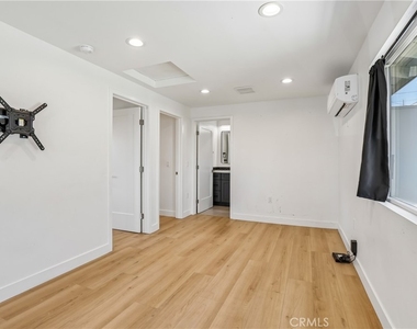 4461 Farquhar Avenue - Photo Thumbnail 4