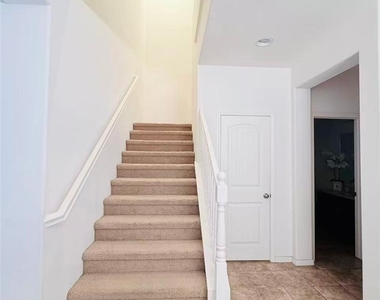 18542 Krameria Avenue - Photo Thumbnail 5