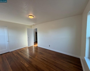 341 S 8th St - Photo Thumbnail 4