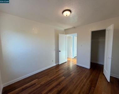 341 S 8th St - Photo Thumbnail 6