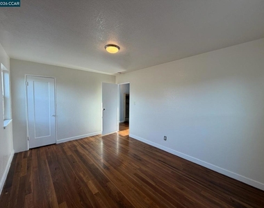 341 S 8th St - Photo Thumbnail 8