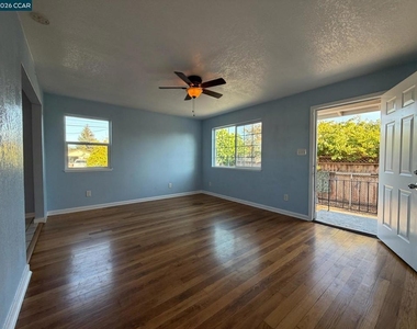 341 S 8th St - Photo Thumbnail 1