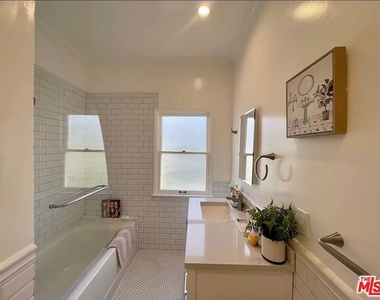 423 W Ocean Avenue - Photo Thumbnail 19