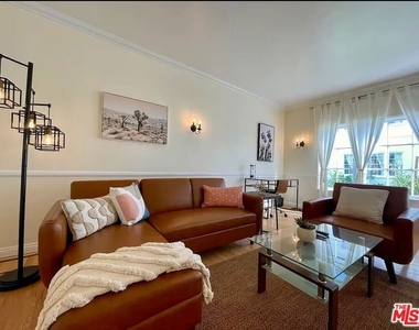 423 W Ocean Avenue - Photo Thumbnail 3