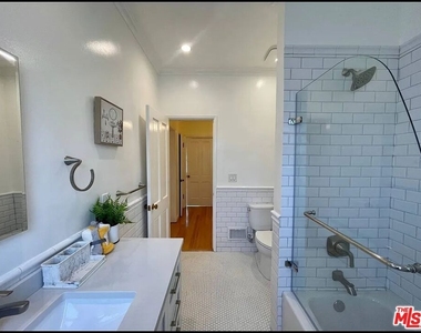 423 W Ocean Avenue - Photo Thumbnail 23
